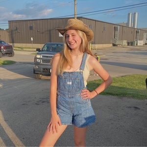 Meet your Posher, Carlee